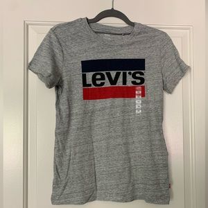 Levi’s new with tags Logo tee shirt